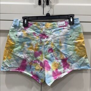Judy Blue swirl tie dye jean shorts Large. style 150082 high-waist raw-edge